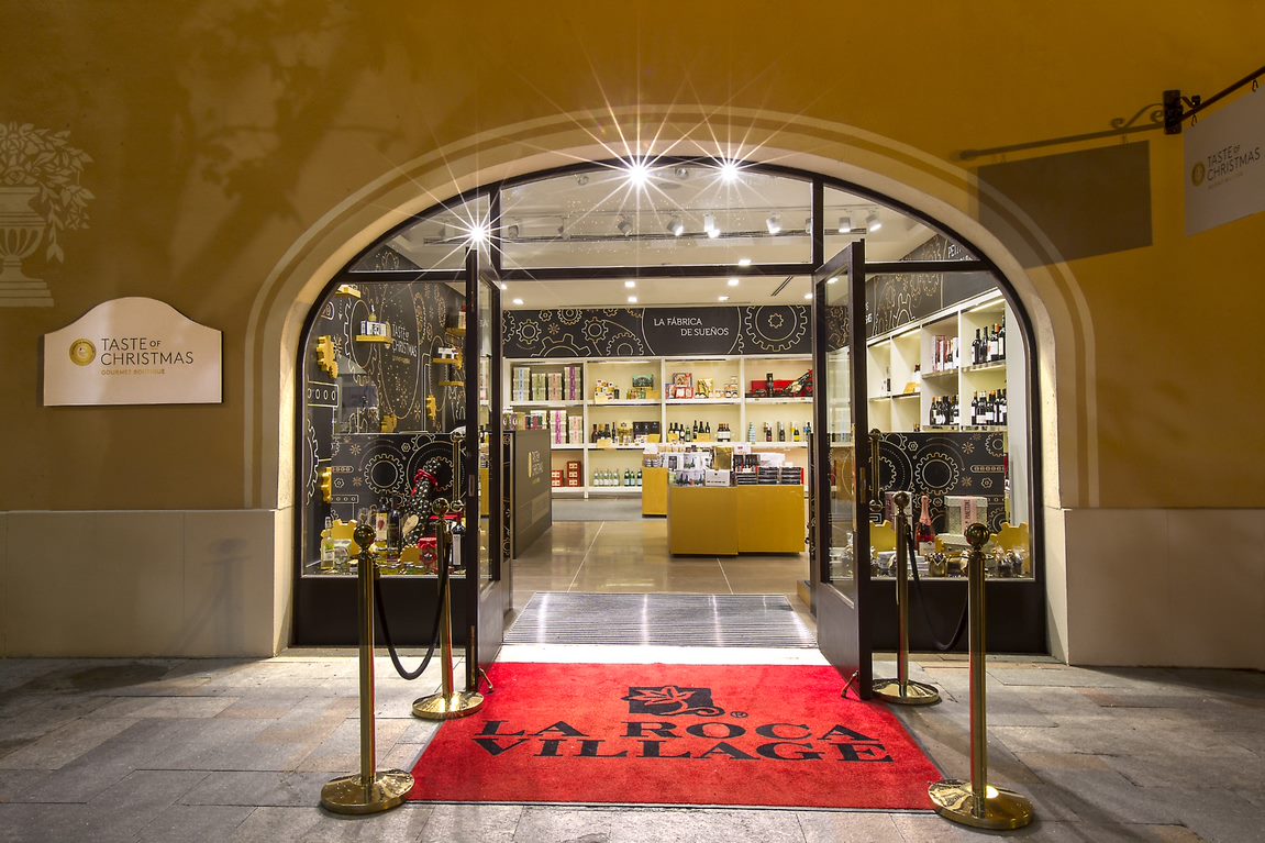 TOC5 Vista exterior de la pop up store The Taste of Christmas de La Roca Village del año 2018.